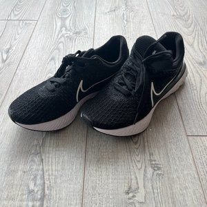Nike React Infinity Flyknit Black White Athletic Running Shoes Womens 8.5